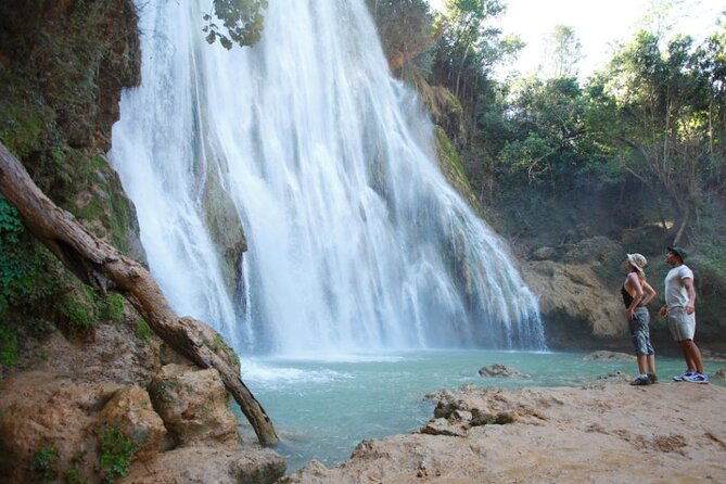 maria-and-miguel-stop-at-el-limon-waterfall-with-lunch-from-las-terrenas