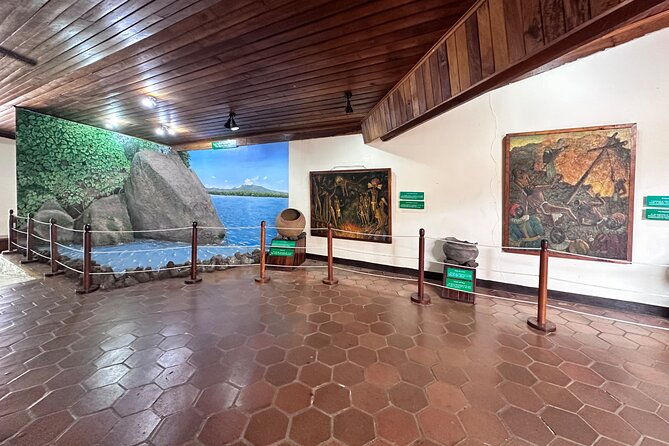 masaya-volcano-hike-through-comalito-hill-apoyo-lagoon