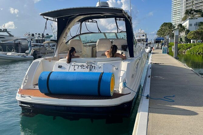 miami-private-yacht-rental-2-to-4-hours-for-10-ppl-champagne