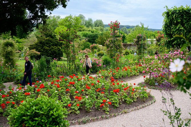 monets-house-and-garden-giverny-village