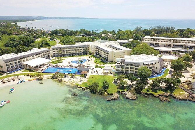 montego-bay-airport-private-taxi-to-royalton-negril
