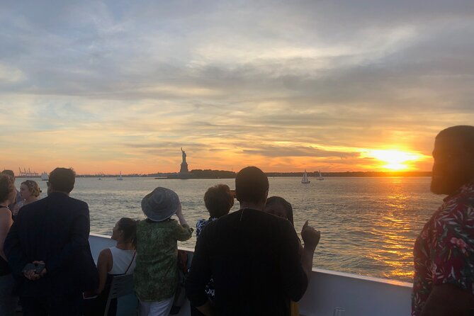 new-york-city-skyline-sunset-and-night-cruise