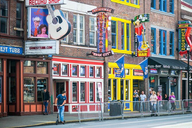 night-time-trolley-tour-of-nashville-with-photo-stops
