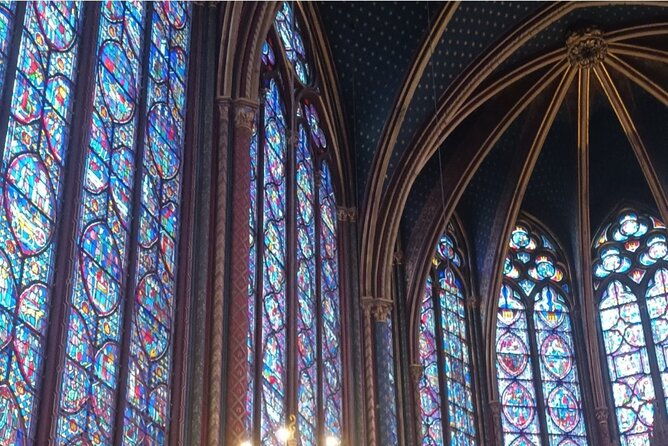 notre-dame-exterior-ile-de-la-cite-tower-and-sainte-chapelle-2