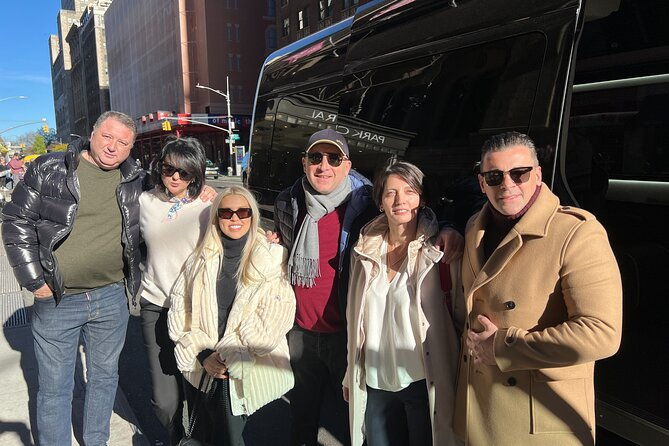 nyc-christmas-lights-tour-by-limousine-manhattan-dyker-heights