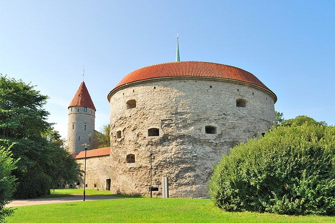 old-tallinn-with-kadriorg-pirita