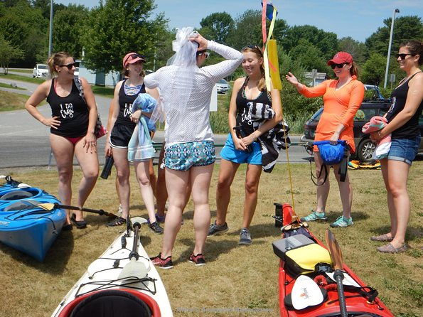 oyster-farm-complimentary-tasting-sea-kayak-tour-in-casco-bay