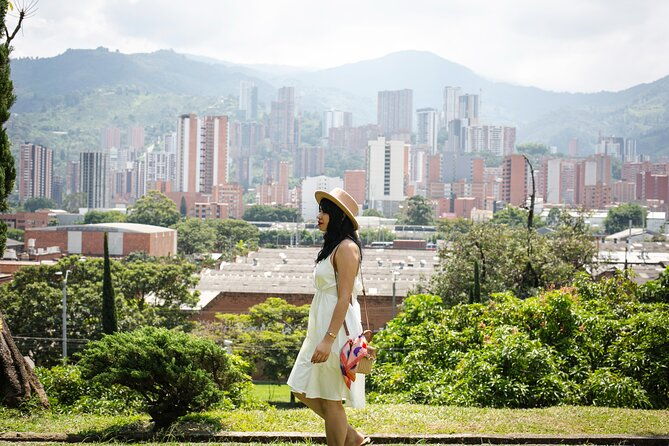 pablo-escobar-and-graffitour-commune-13-resilience-paisa