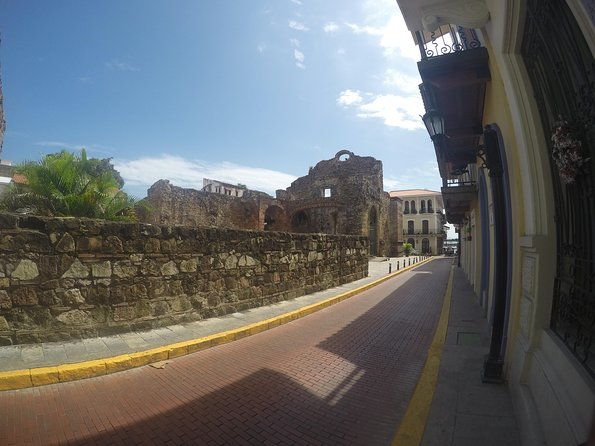 panama-canal-amador-causeway-and-old-town-tour