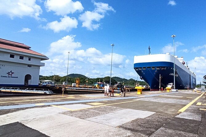 panama-canal-tour-miraflores-locks-and-canal-zone