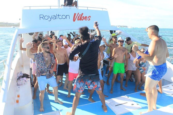 party-boat-with-snorkeling-sand-bar-and-open-bar-in-bavaro-beach