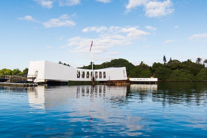 pearl-harbor-arizona-memorial-missouri-battleship-city-tour