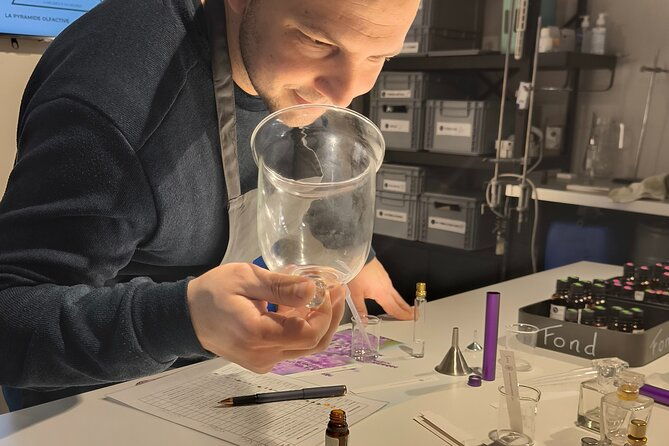personalized-perfume-creation-workshop