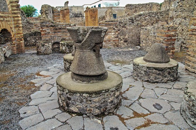 pompeii-guided-walking-tour-with-ticket-2
