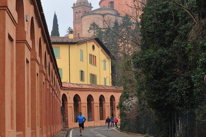 porticoes-of-bologna-and-basilica-san-luca-guided-tour-2