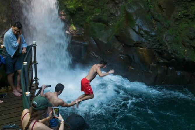 premium-tour-rincon-de-la-vieja-volcano-and-waterfall-hiking