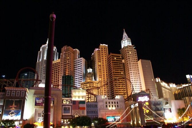 private-2-hour-limo-tour-of-las-vegas-with-champagne