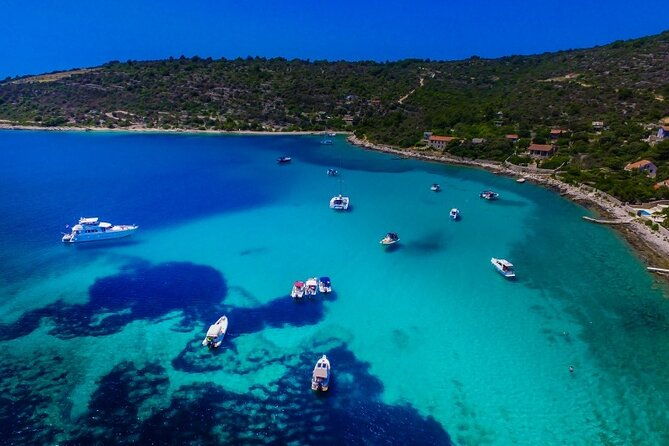 private-boat-tour-for-small-groups-to-blue-lagoon-and-solta-island