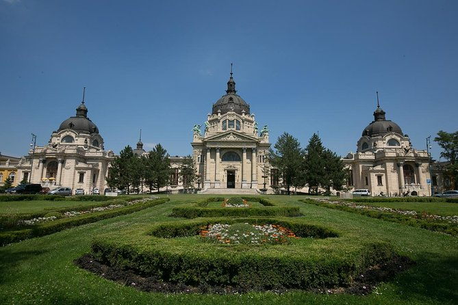 private-budapest-bike-tour-with-cafe-stop