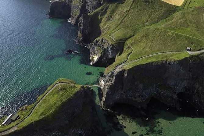 private-causeway-coastal-tour-rope-bridge-giants-causeway