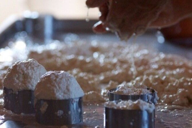 private-cheese-workshop-wine-tasting-and-sesimbra-tour-lisbon