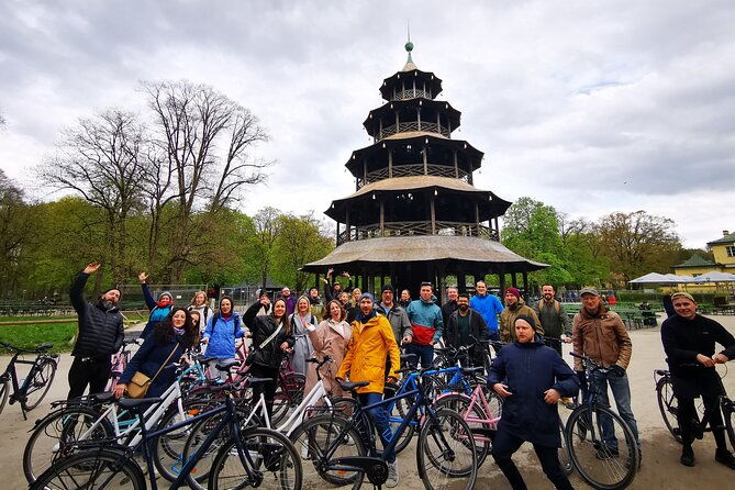 private-classic-bike-tour-of-munich-min-4-22-riders
