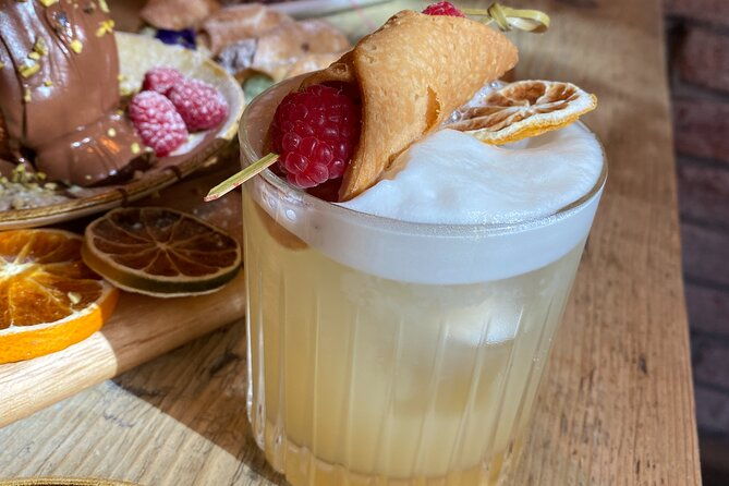 private-cocktail-making-class-in-manchester