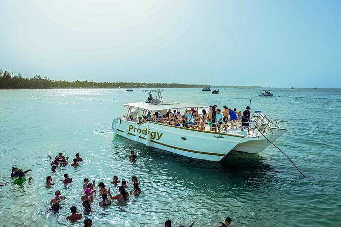 private-family-boat-at-punta-cana