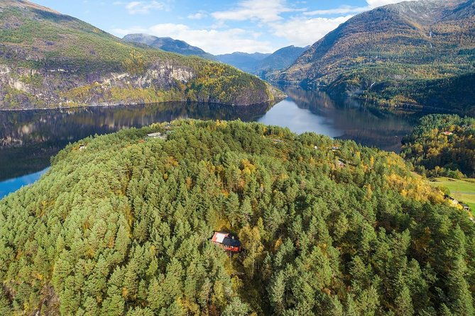 private-fjordcruise-by-luxury-pontoon-boat-bergen-fjords