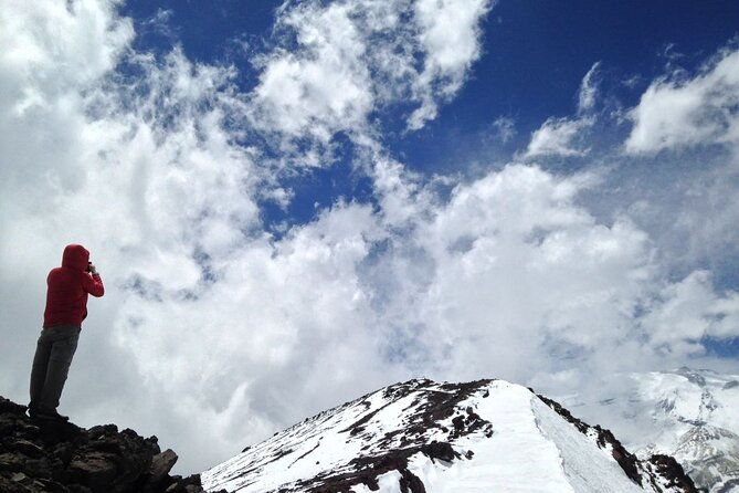 private-full-day-hike-to-pintor-hill-from-santiago-reaches-4-180m-in-one-day