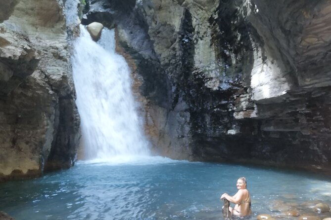 private-full-day-local-waterfalls-experience-in-curubande