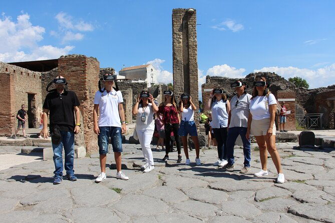 private-guided-tour-and-vr-headsets-in-the-ancient-pompeii