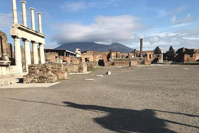 private-guided-tour-experience-the-everyday-life-of-the-eternal-town-of-pompeii