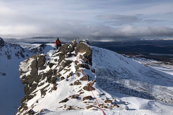 private-guided-winter-mountaineering-experience-in-the-cairngorms