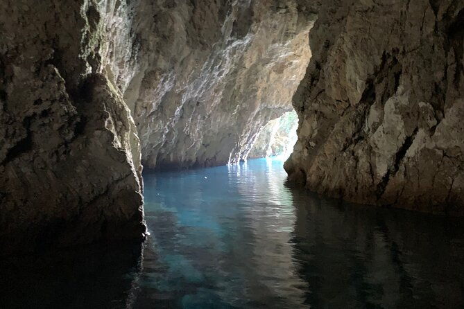 private-luxury-boat-from-hvar-brac-and-vis-destination-2