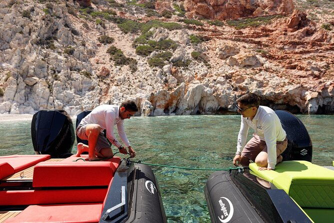 private-luxury-boat-tour-to-kimolos-poliegos