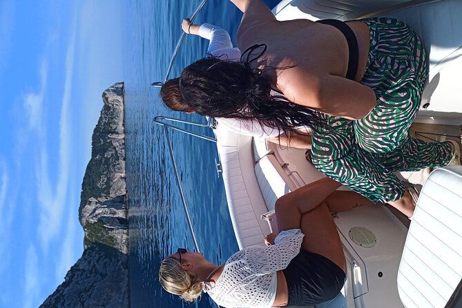private-luxury-sunset-cruise-blue-caves-champagne-included-5pax