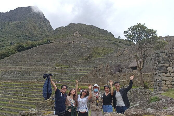 private-professional-guide-in-machupicchu-from-aguas-calientes