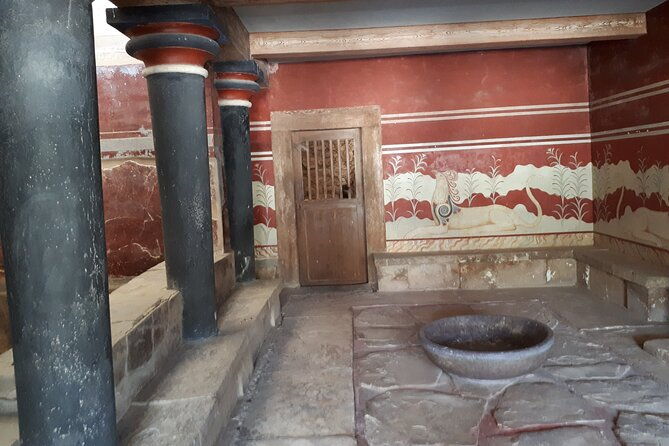 private-tour-knossos-palace-museum-heraklion-city-from-chania