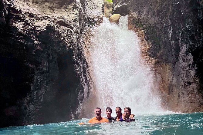 private-tour-la-leona-waterfall-all-inclusive-transportation