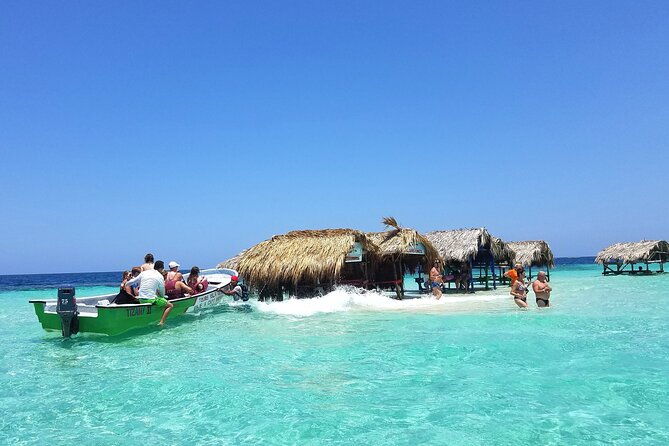private-tour-to-paradise-island-with-snorkel-manatee-sanctuary