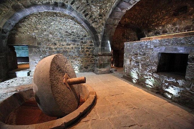 private-tour-to-wings-of-tatev-tatev-monastery-shaki-waterfall-noravank
