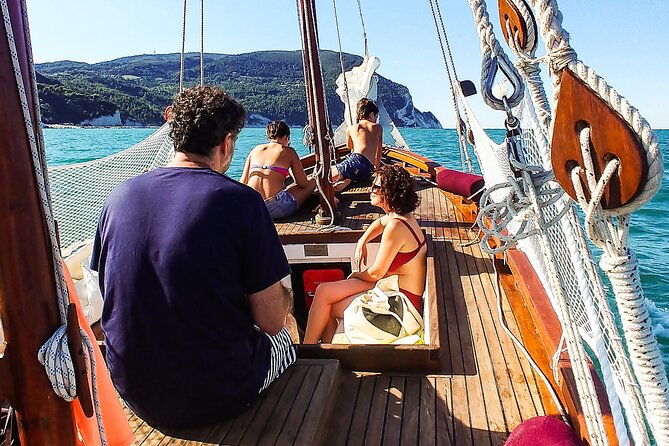 private-traditional-sailboat-tour-with-lunch-in-numana