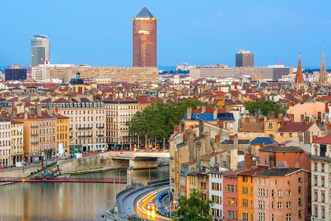 private-transfer-port-of-lyon-to-lyon-airport-lys-in-luxury-van