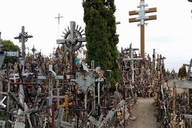 private-trip-from-vilnius-to-riga-hill-of-crosses-rundale-palace-bauska-castl