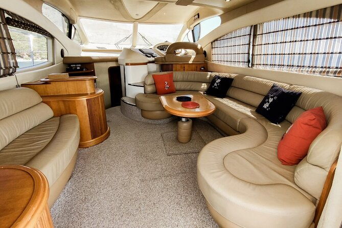 private-vip-motoryacht-charter-in-bodrum-for-6-hours-with-lunch