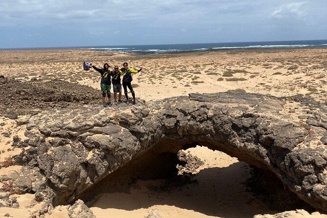 private-volcanoes-tour-electric-experience-of-fuerteventura-2