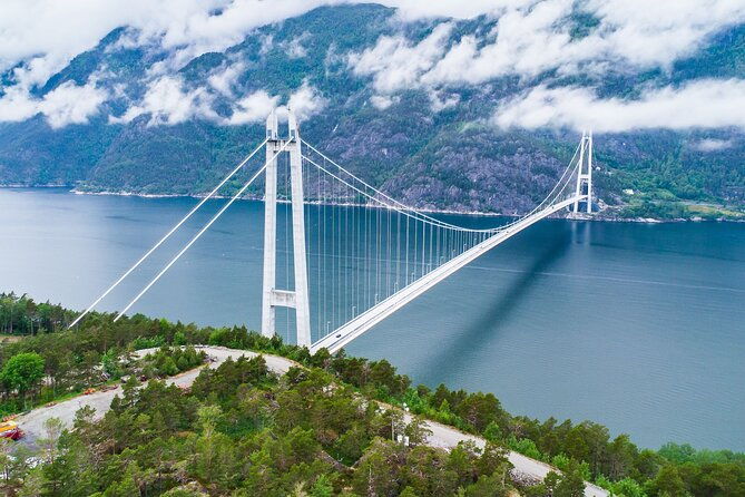 private-waterfalls-and-wonders-tour-in-norway