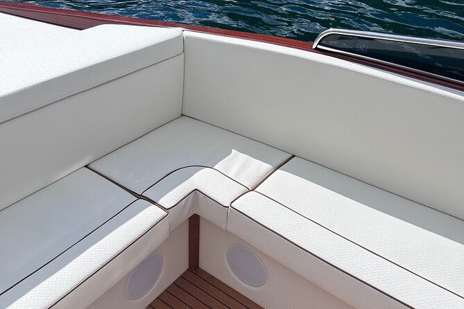 private-wooden-boat-tour-on-lake-como
