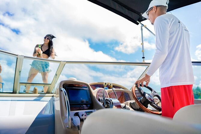 private-yacht-for-excursions-in-punta-cana-snorkeling-and-booze